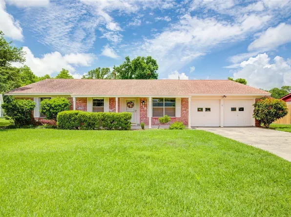 119 Poppy St, Lake Jackson, TX 77566
