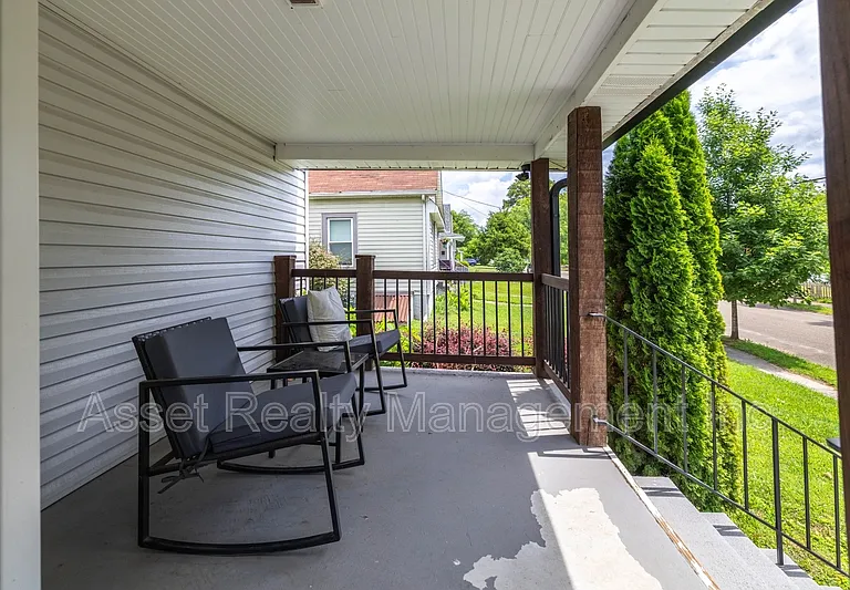 301 E Quincy Ave — Photo 6