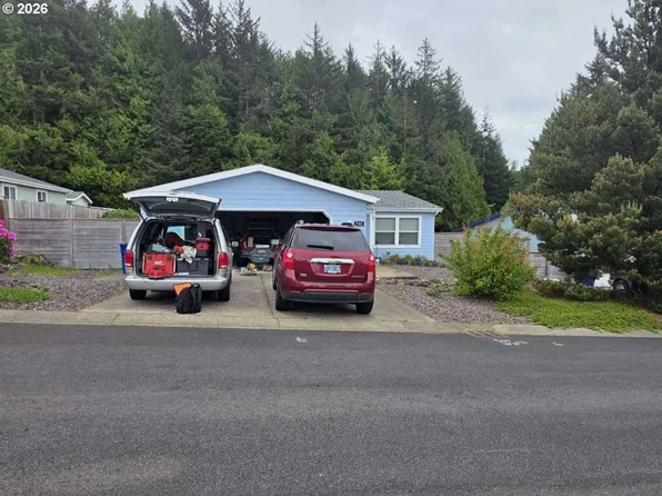 780 SE Winchell Dr, Depoe Bay, OR 97341