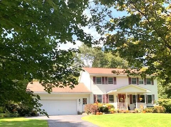 655 Elkview Dr, Clifford Township, PA 18421