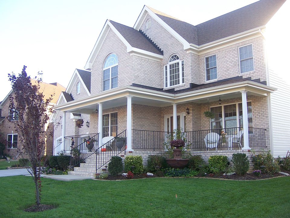 1st image of 209 Leicester Ct