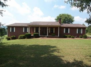 1665 Crafton Rd, Hickory, NC 28602