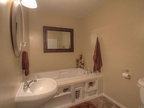 5th image of 808 W Drumright St
