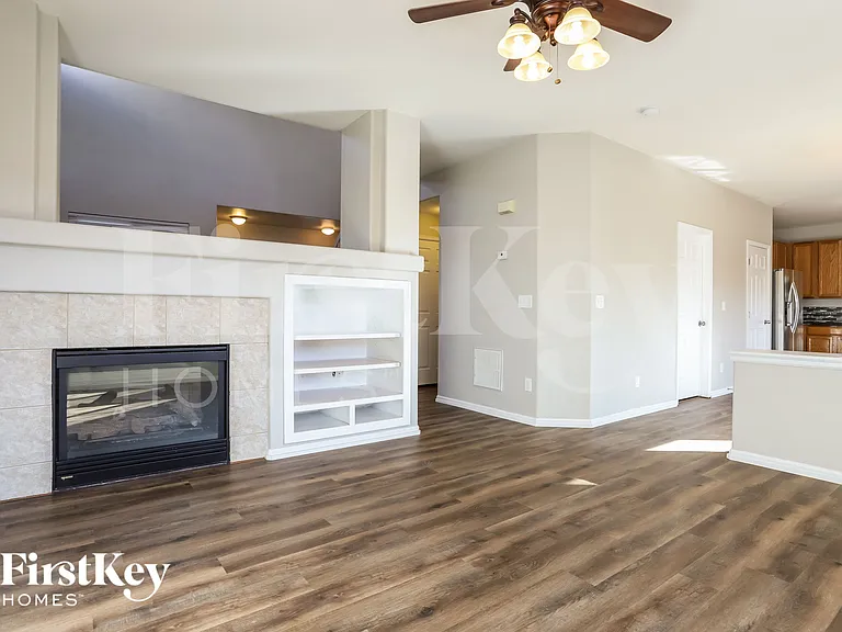 7498 S Norfolk Way — Photo 3