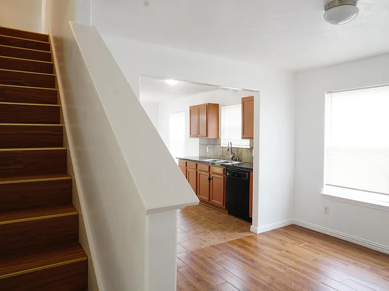 4403 Sprangletop Ave — Photo 9