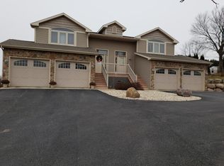 2019 Barber Dr UNIT B, Stoughton, WI 53589