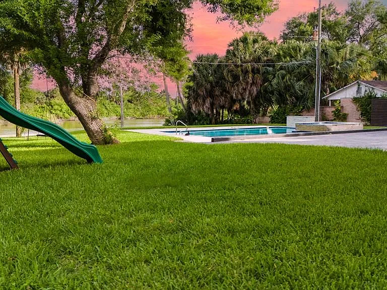 214 Calle Cenizo — Photo 36
