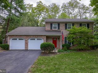 102 Suncrest Rd, Lancaster, PA 17601