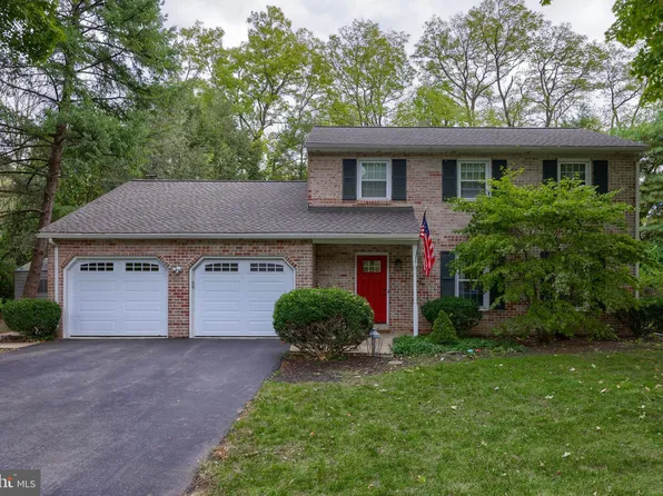 102 Suncrest Rd, Lancaster, PA 17601