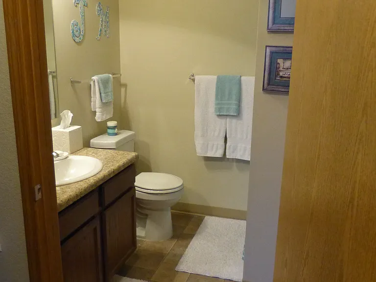 Creekside Apartments — Photo 8