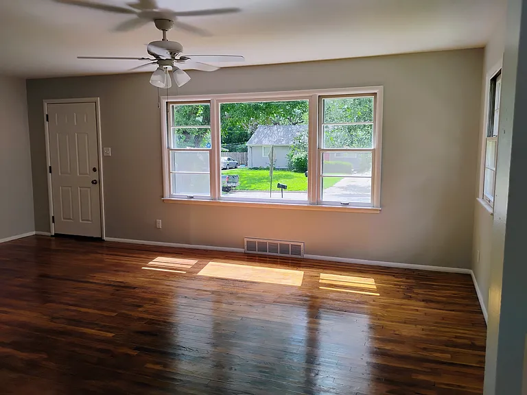 1312 SW Glendale Dr — Photo 3