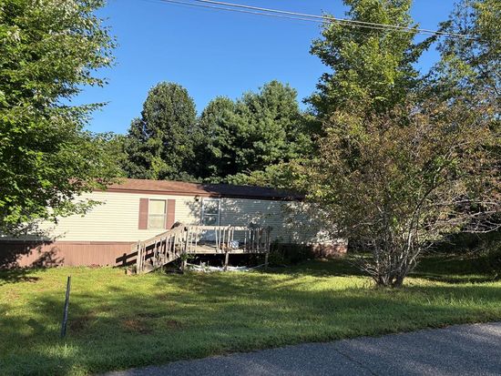 116 Weddle St, Hillsville, VA 24343