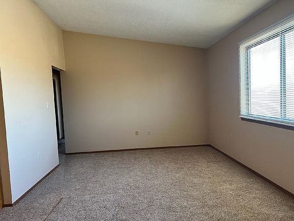 3rd image of 806 Woodwind Ct