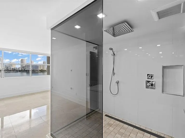 1420 Brickell Bay Dr #CU-1001A — Photo 31