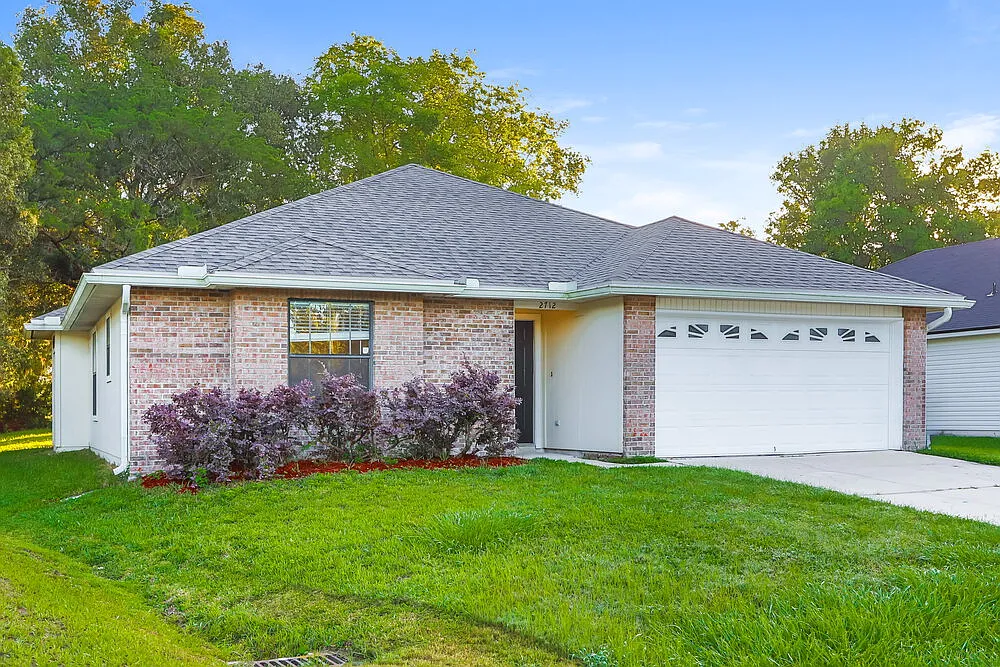 3 bed, 2.0 bath, 1459 sqft, $1,875 — Photo 3