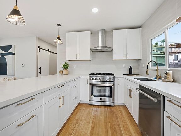 3rd image of 3542 Poe St