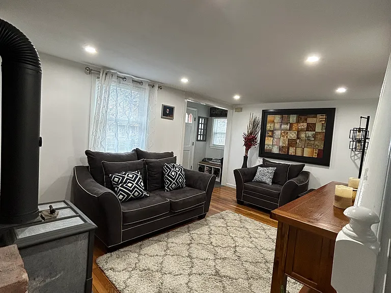 41 Ponus Ave — Photo 2