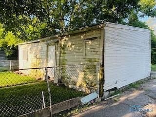 4th image of 643 Willard St