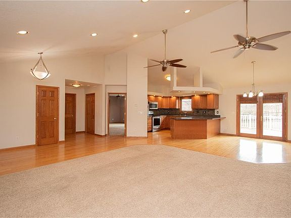 5th image of 2472 Marion Ave