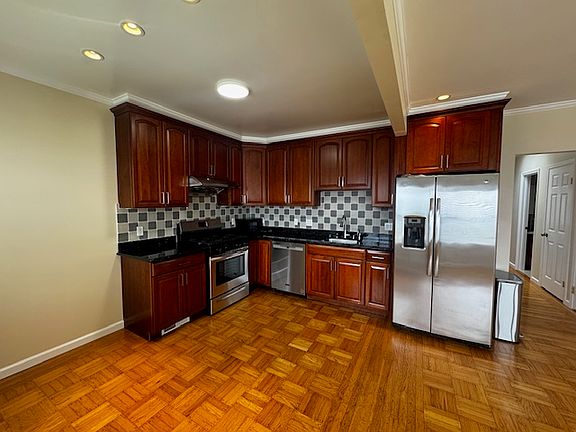 4th image of 832 Grafton Ave #Top