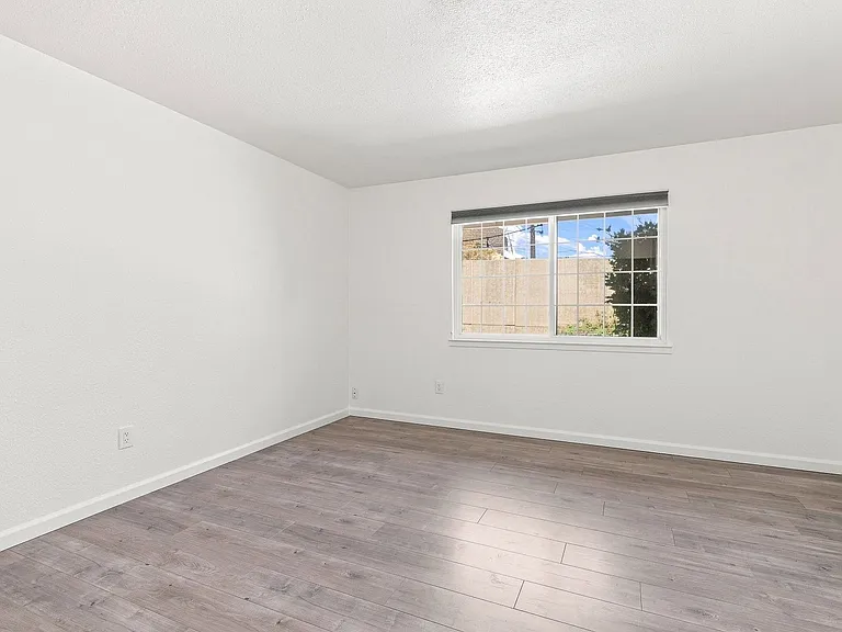 6285 Edgewood Way — Photo 2