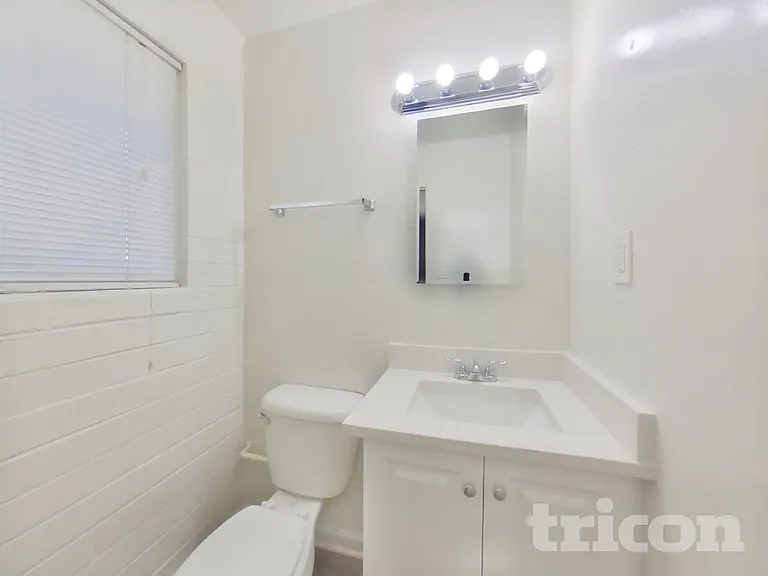 3721 W Seldon Ln — Photo 10