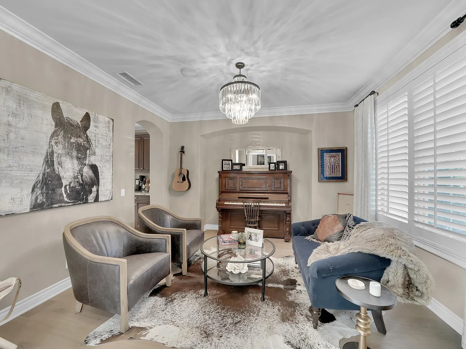 5 bed, 4.5 bath, 3595 sqft, $9,995 — Photo 4