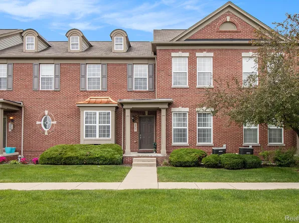 49761 Courtyard Ln, Canton, MI 48188