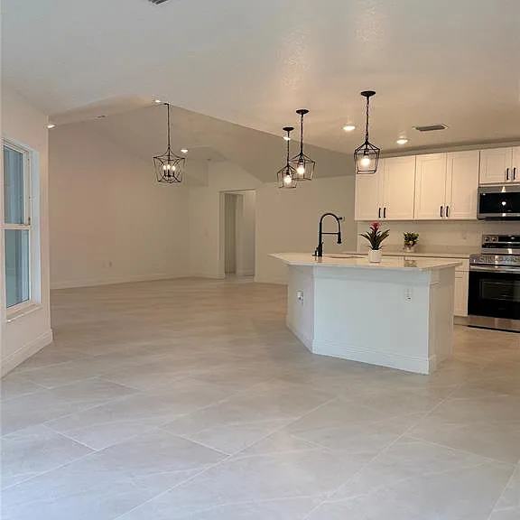 963 Sareta St SE — Photo 11