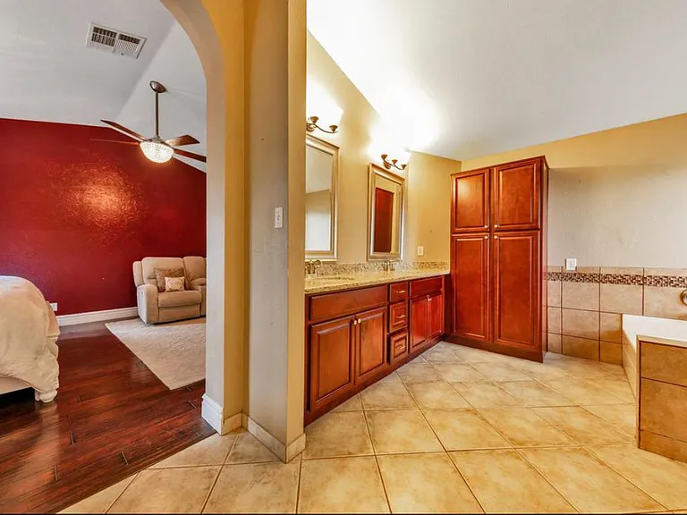 5609 E Greenway Cir — Photo 16