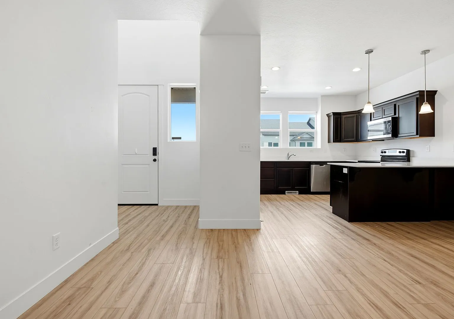 Beautiful 4 Bed Saratoga Springs Home!! — Photo 4
