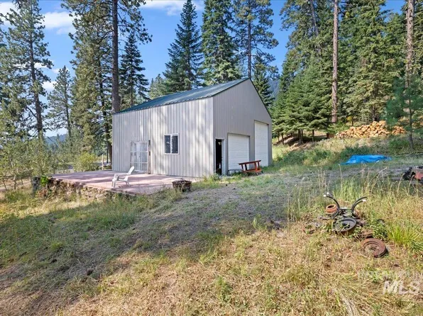 1632 Bear Trl, Cascade, ID 83611