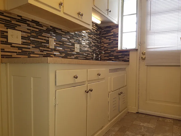 1474 W 6th Ave — Photo 3