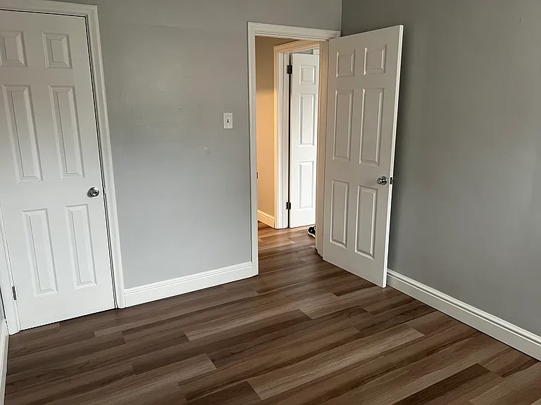 Royal Gardens Apartments — Photo 95