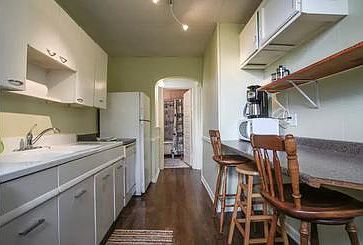 5th image of 4209 Oak St #B