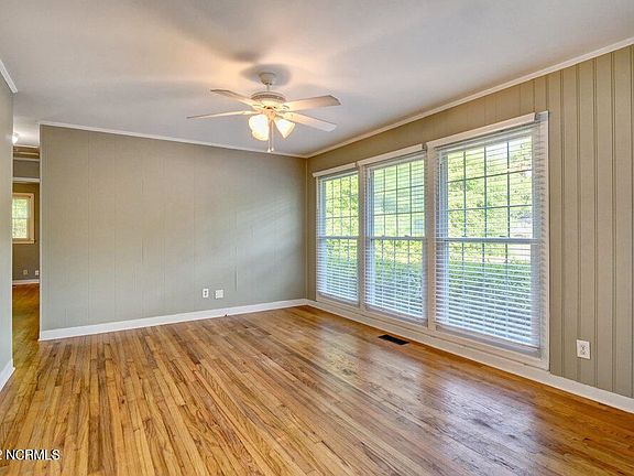 5th image of 902 Francis Marion Dr