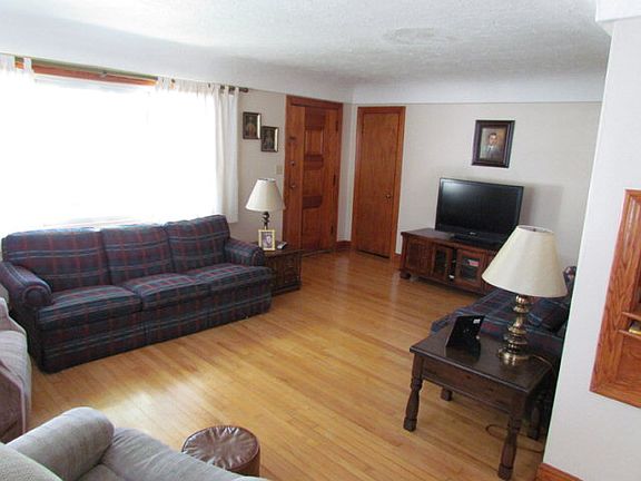 5th image of 702 Devonshire Dr