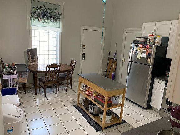 4th image of 2028 N Bissell St APT 1