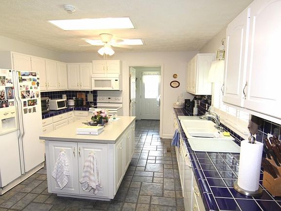 3rd image of 168 Oakview St