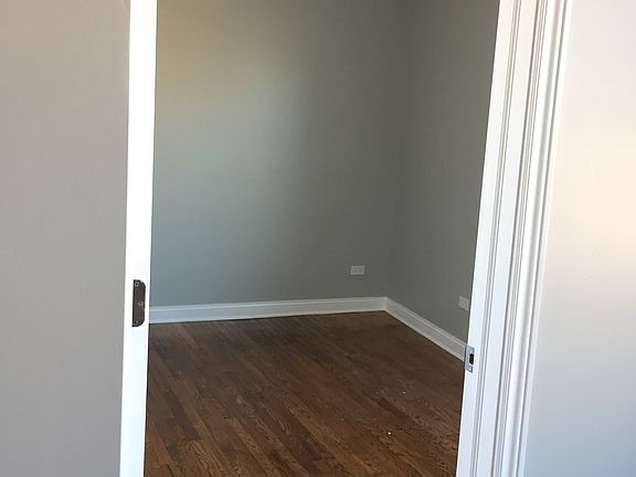 2nd image of 7137 N Clark St Ste 1