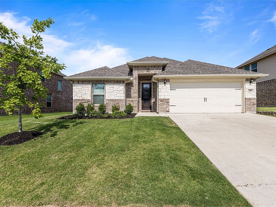 1st image of 609 Bayonet Dr