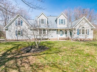 10096 Widgeon Dr, Chagrin Falls, OH 44023