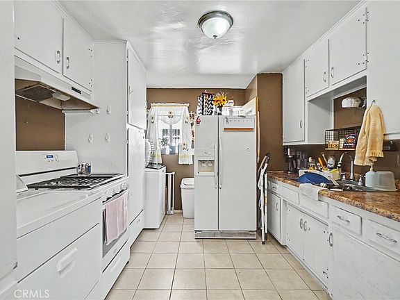 5th image of 3249 E 4th St