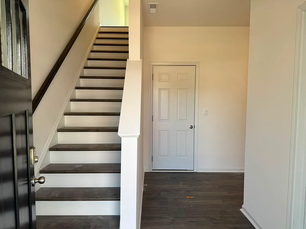 4 bed, 3.5 bath, 2283 sqft, $2,295 — Photo 2