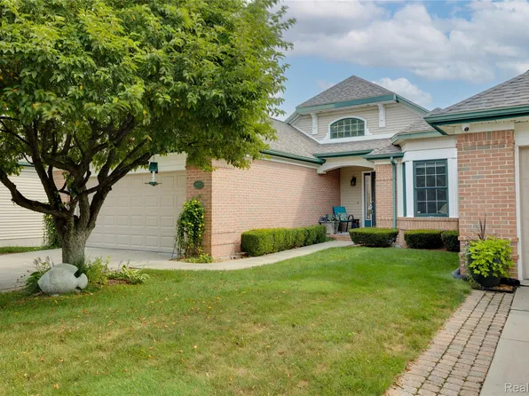 923 Dockside Dr #15, Pt Huron, MI 48060
