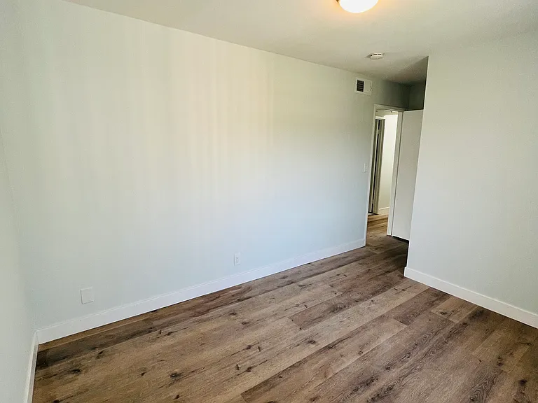 327 La France Ave #E — Photo 22