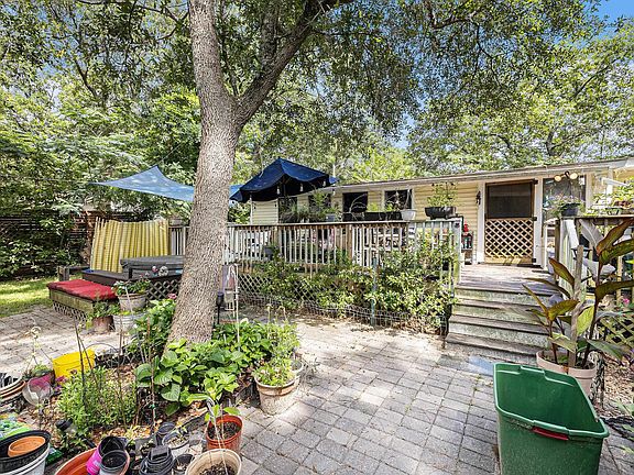 3rd image of 1015 Franks Ln.