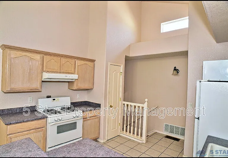 1560 Via Appia St — Photo 16
