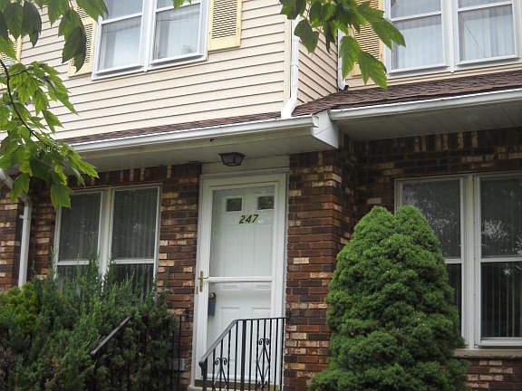 3rd image of 247 Finley Ave