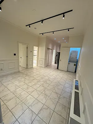 Rented by KNOCKKNOCK LLC | media 17